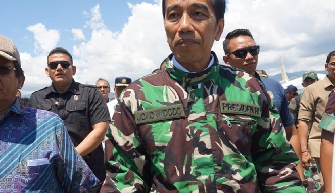 4 Momen Ini Buktikan Jokowi Tetap Gaul Meskipun Saat Blusukan Boombastis