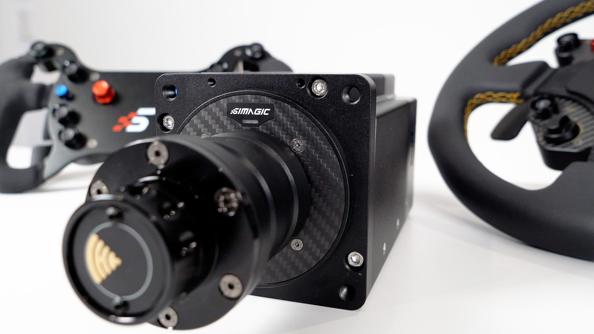 MOZA R5 The New Cheapest Direct Drive Sim Racing Wheel