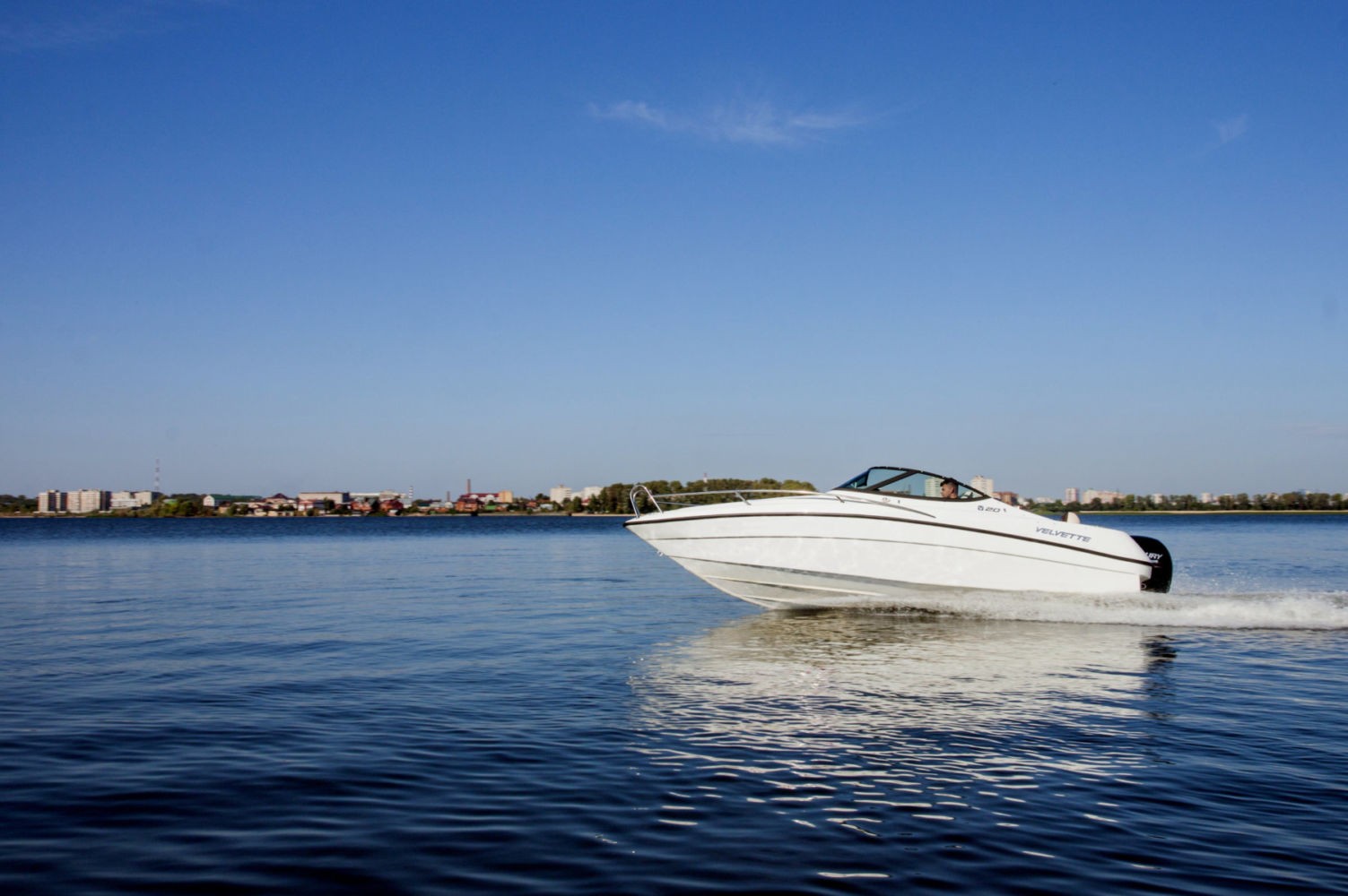 Velvette 20 Image — Boote.de