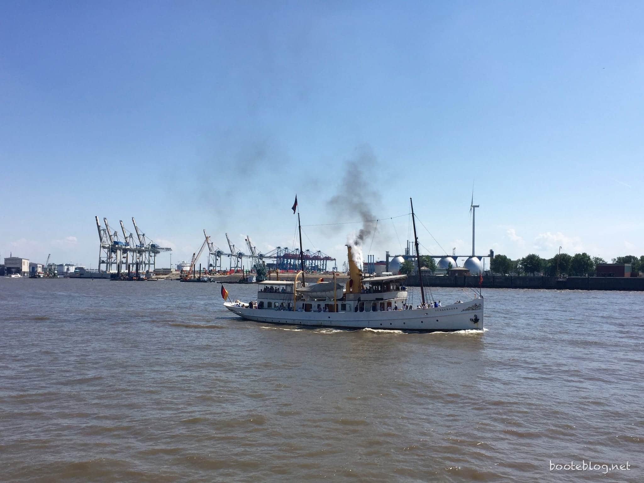 Fotos: Dampfschiff und Aida Prima auf der Elbe - booteblog.net