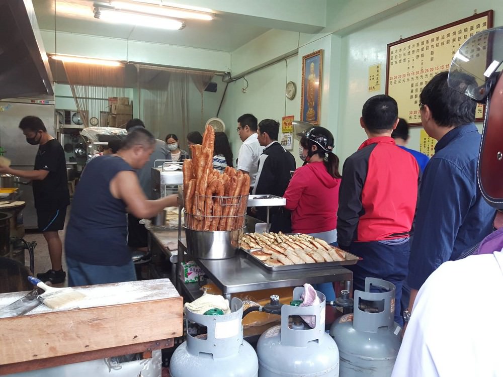 生哥豆漿店。燒餅夾蛋餅｜燒餅豆漿店第一首選｜很溫暖的傳統早餐店。生の早點