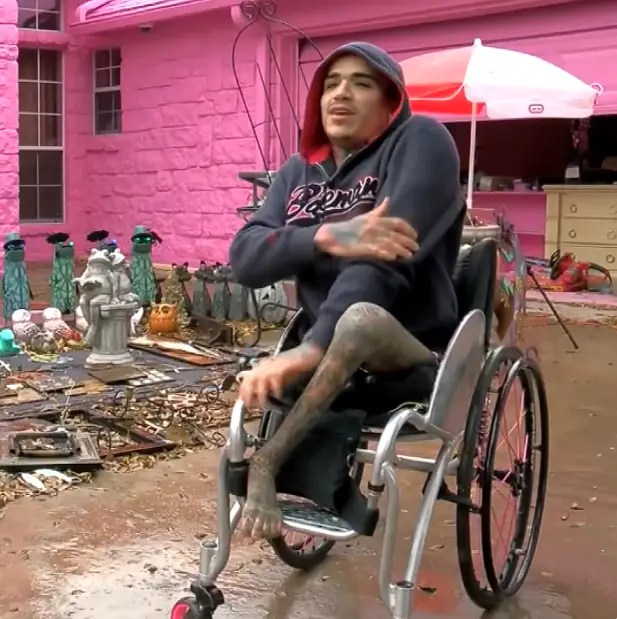 Texas man paints his entire house pink and his neighbors are not happy
