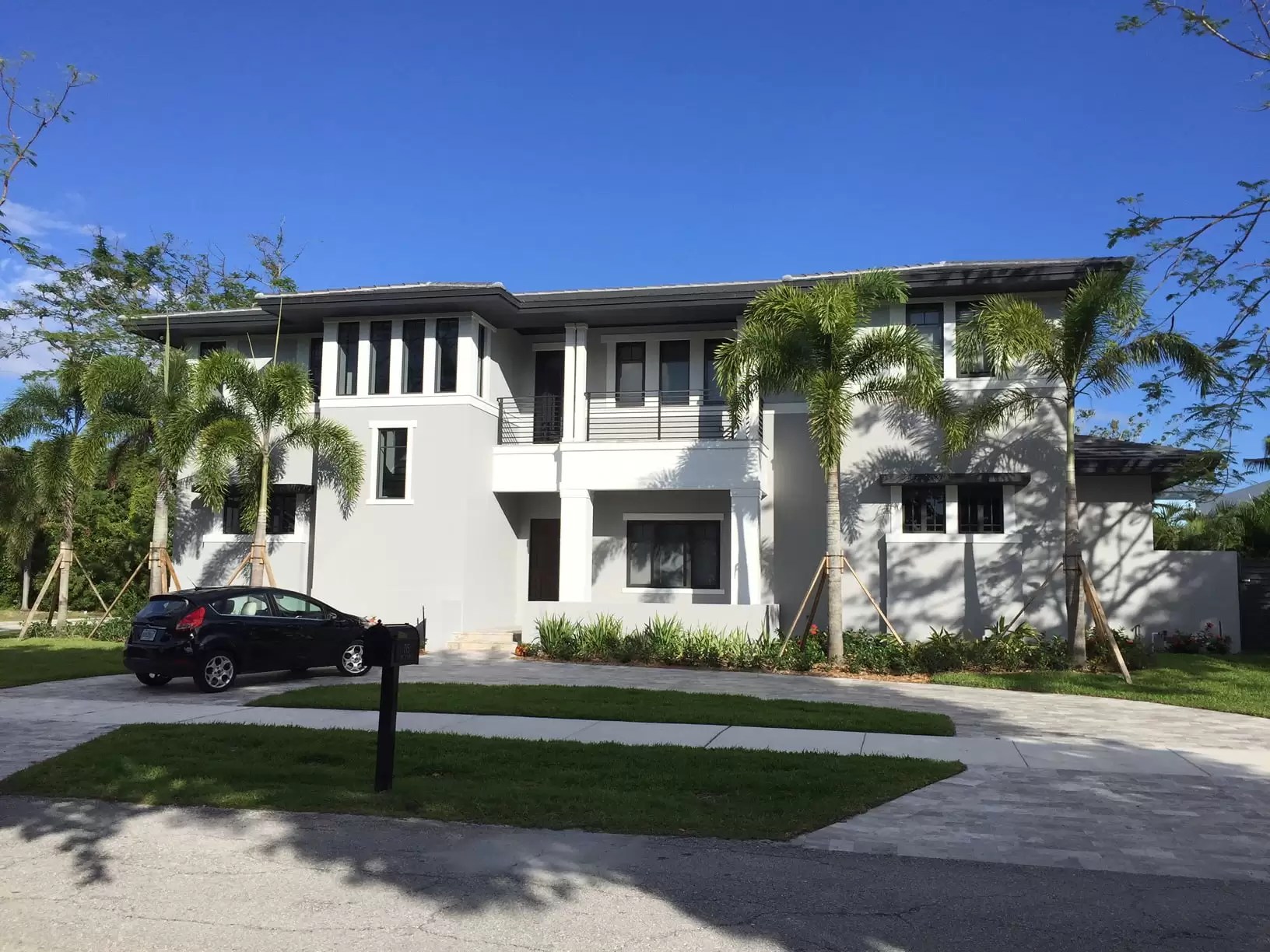 Transitional Home in Lake Ida Borrero Architecture
