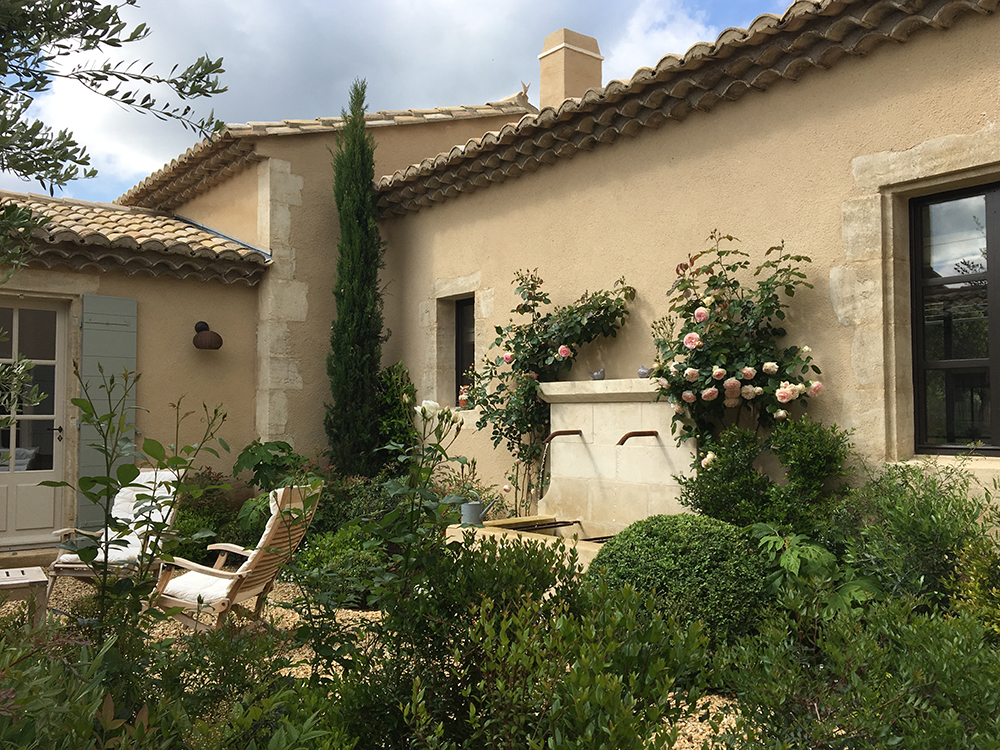 Un mas neuf traditionnel Eygalières Bosc Architectes à St Rémy de