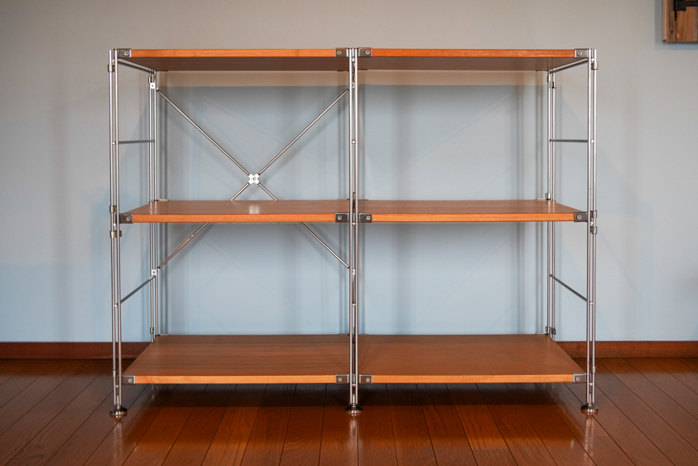 東京自宅 ロフト リノベーションDAY10 無印 MUJI SUS（ステンレスユニットシェルフ）にカラーパネルを取り付けチャールズ・イームズの