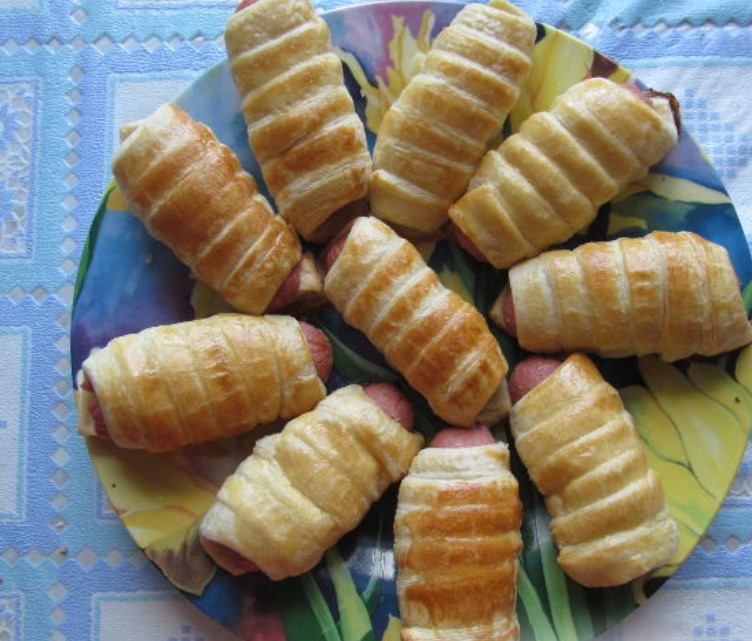 Puff Pastry Envelopes with Sausage and Cheese