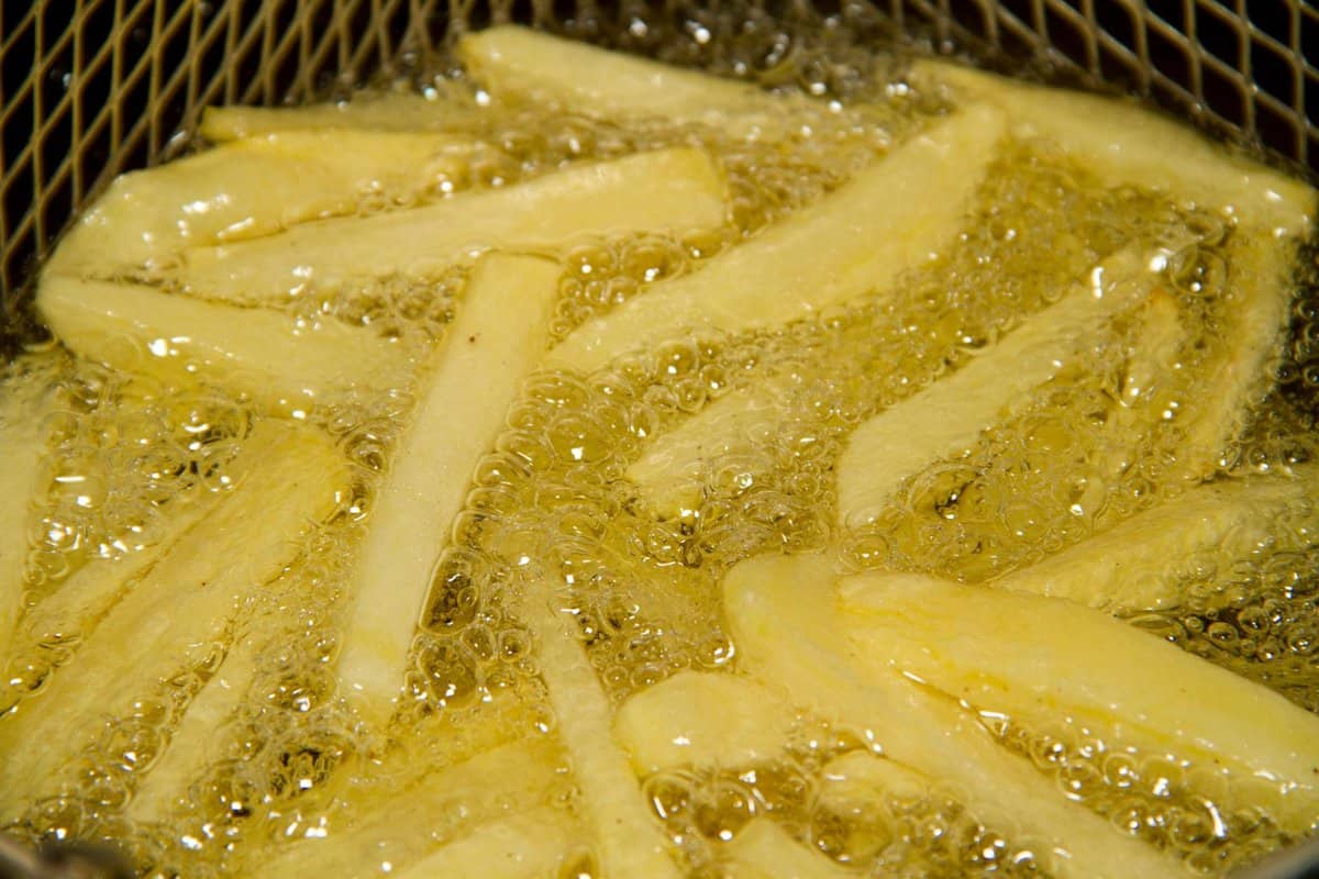 How Much Oil Gets Absorbed When Deep Frying? (How To Reduce) Boss The