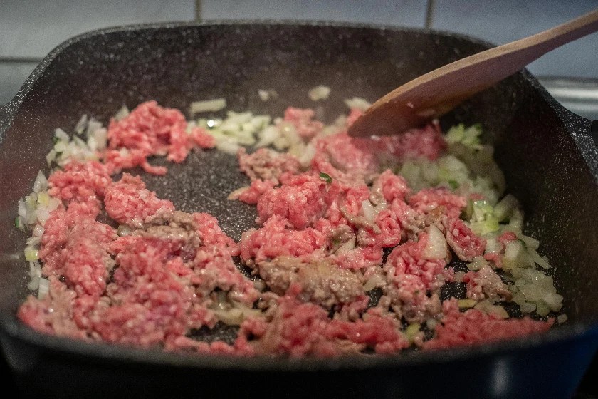 Should You Cook Onions Or Meat First For The Best Dishes? Boss The