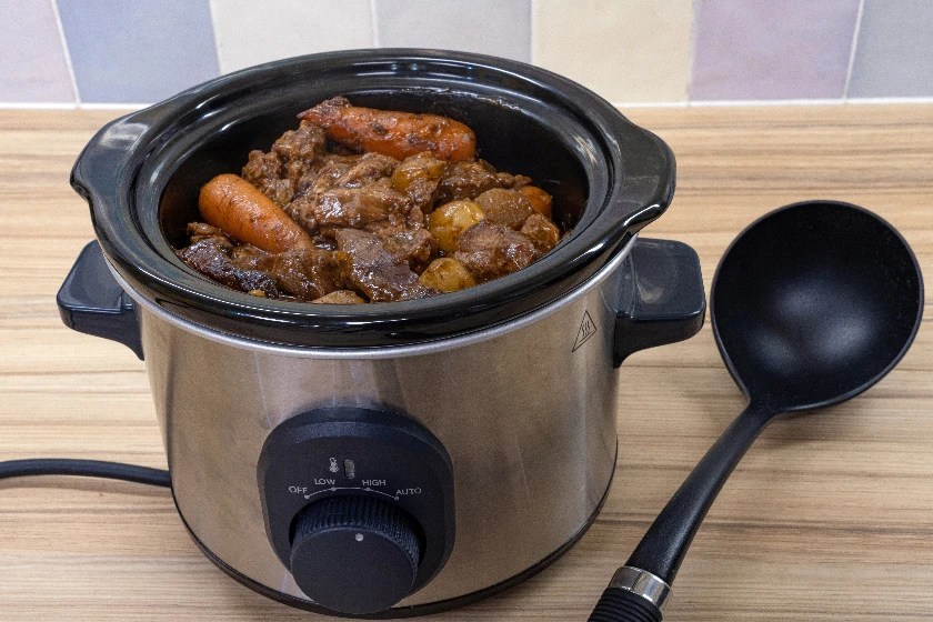 How Much Water Do You Put In A Slow Cooker For Stew? Boss The Kitchen