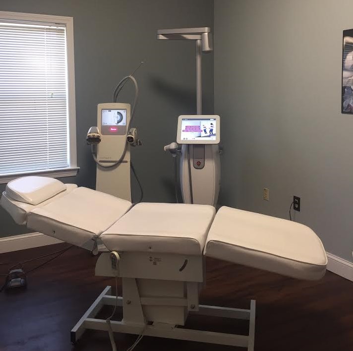 Meet Lauren Bouchard and Katie Hurd of Ariya Aesthetics in Bedford
