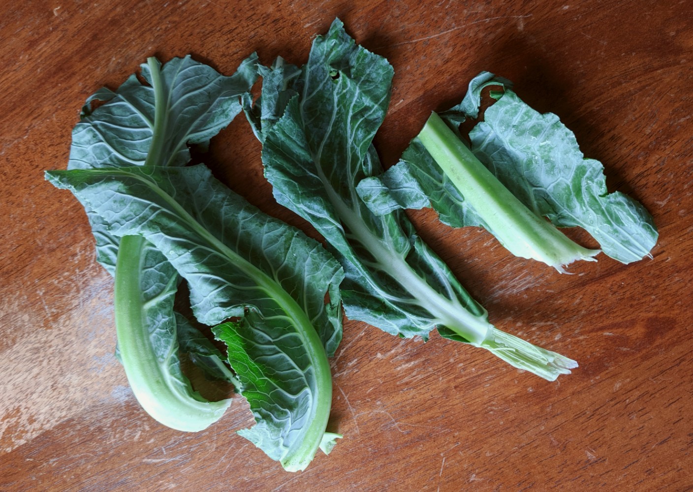 Cauliflower leaves make an excellent pizza topping Domajax