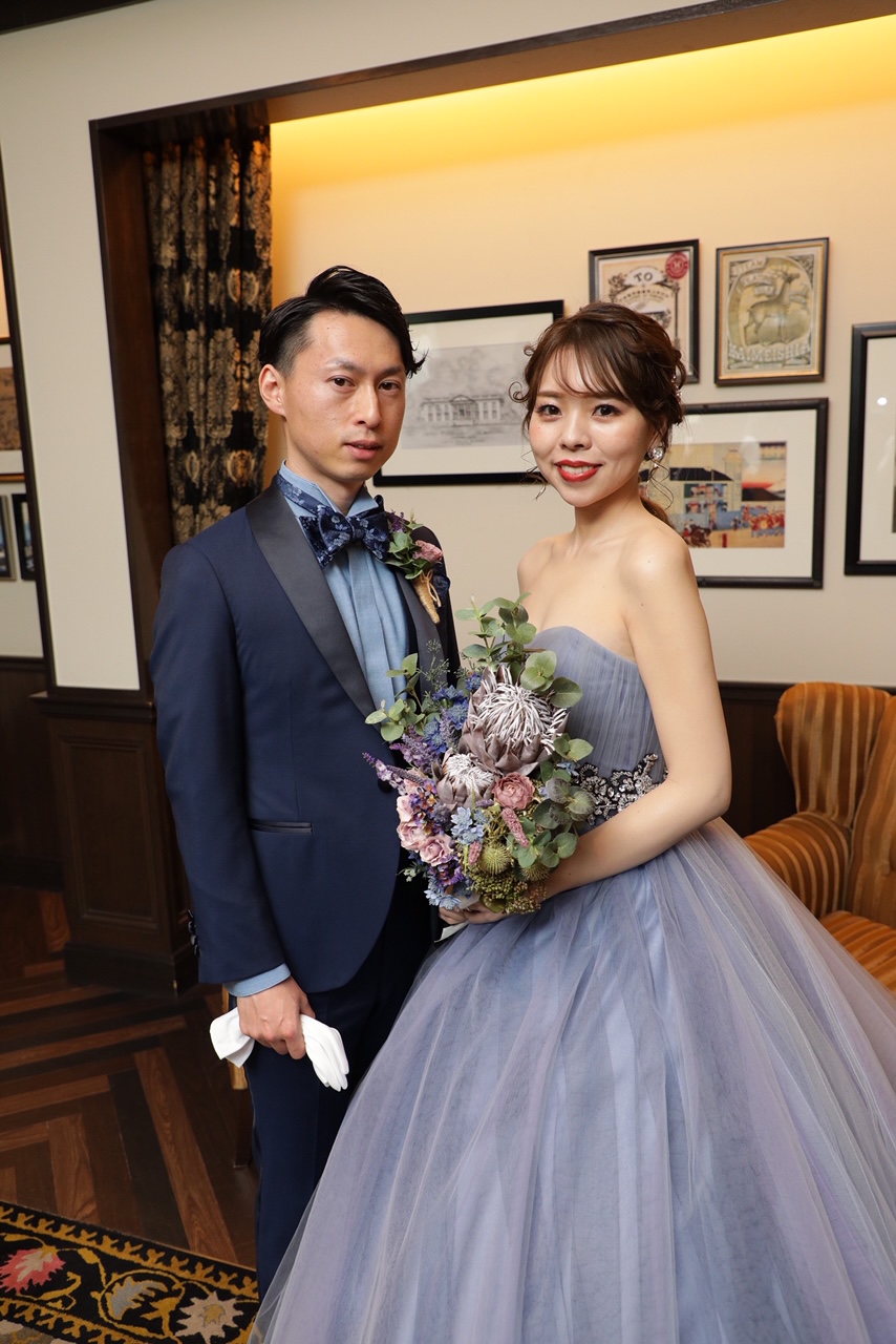 新郎タキシードのお色直しを成功させる！カラードレスとの完璧コーディネート術 BOTTONE｜オーダータキシード