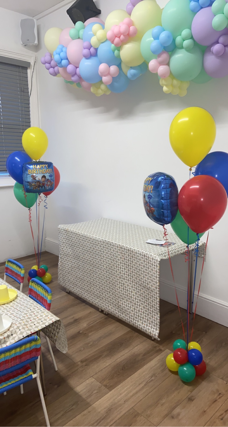 Helium Bouquet Foil & Latex Hire, Balloon Displays, Bouncy Castle