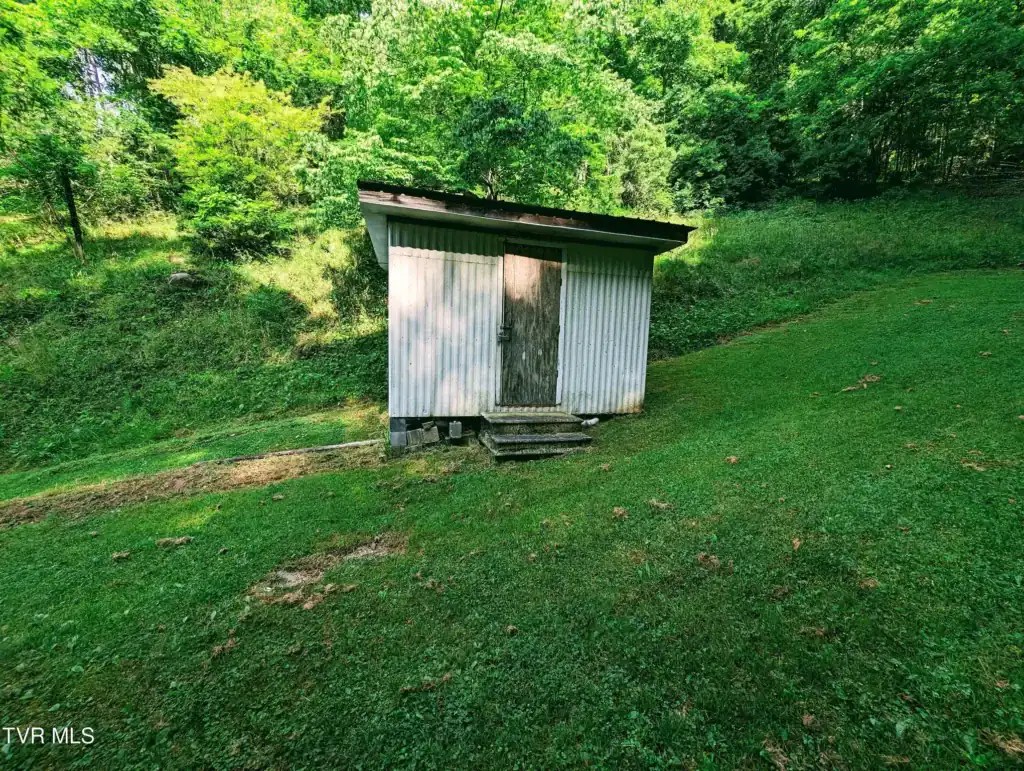 3Bedroom Home on 13.99 Acres 85,000 9729 Sandlick Rd, Bee, VA