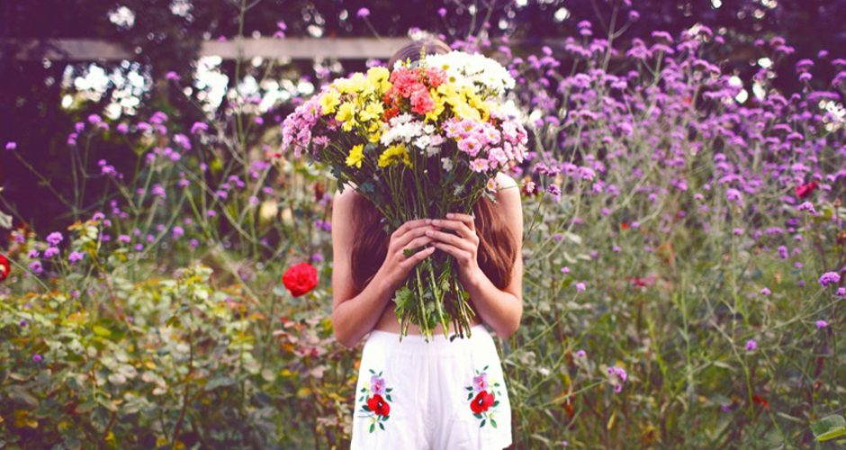 9 Thoughts People Have When Receiving Flowers Bouqs Blog