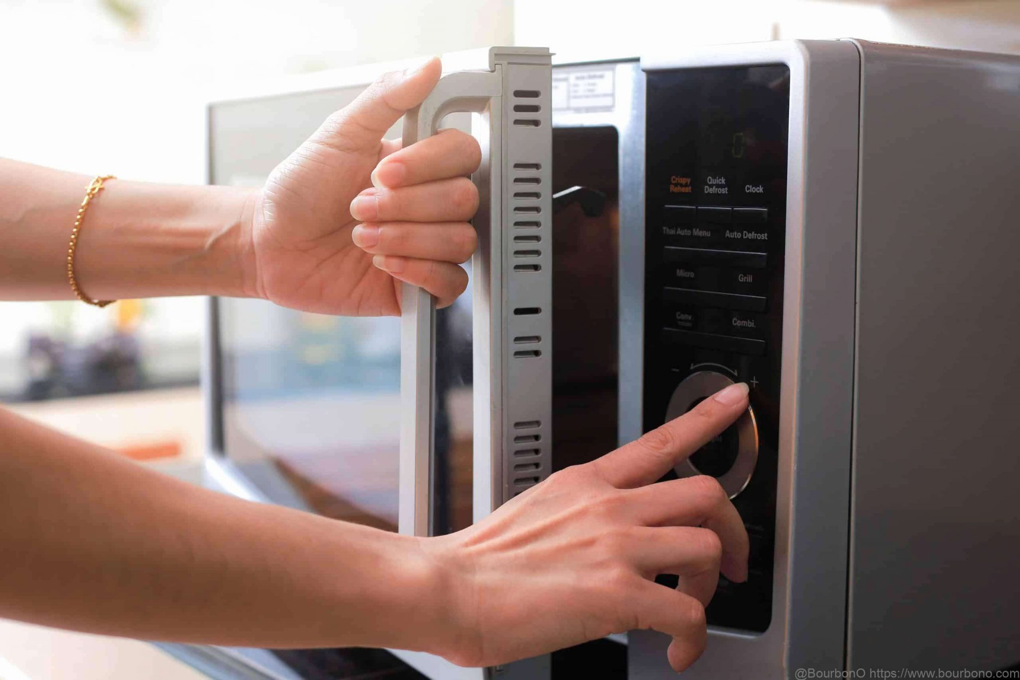 How Much Power Does A Microwave Use? Different Usages of Microwave