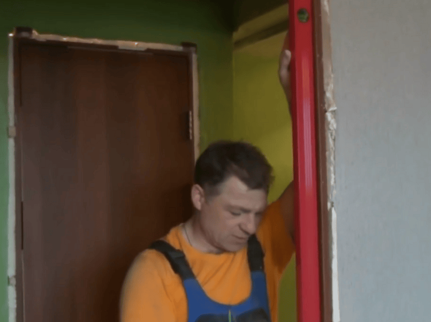 Как правильно ставить доборы в дверную коробку