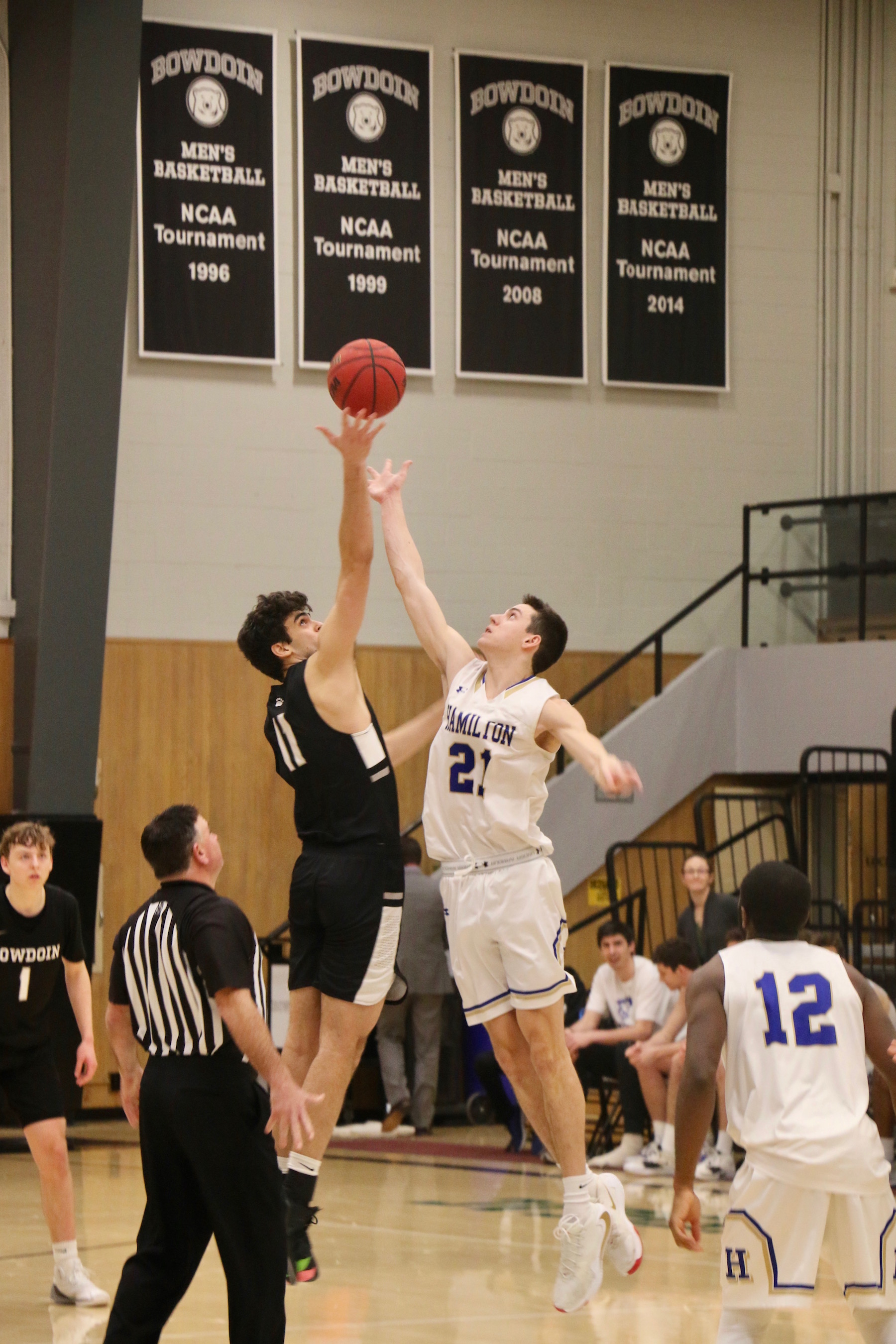 Men’s basketball eyes playoff berth after comeback win over Hamilton