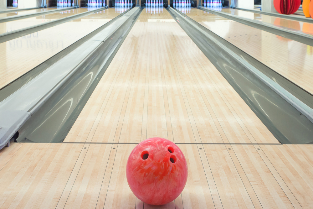 Are Bowling Alleys Flat? Are Bowling Lanes Flat or Sloped?