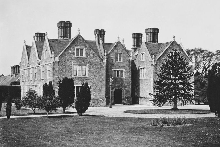 Tsar Nicholas II and King Edward VII with families, August 1909