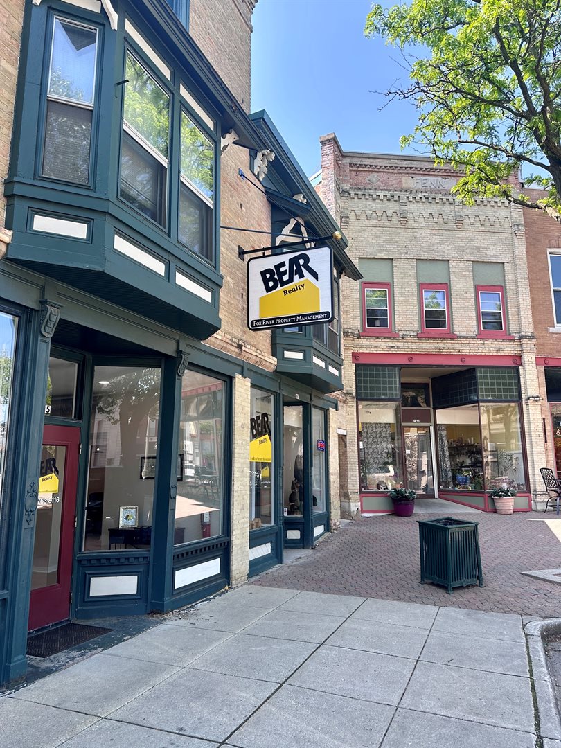 Burlington, 161 E. Chestnut St , Burlington, WI Burlington Real