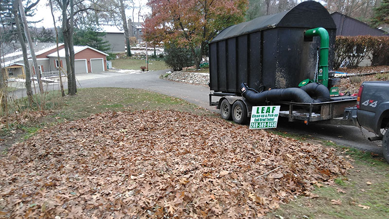 Leaf & Yard Cleanup Battle Creek, MI Brad's Lawn Services
