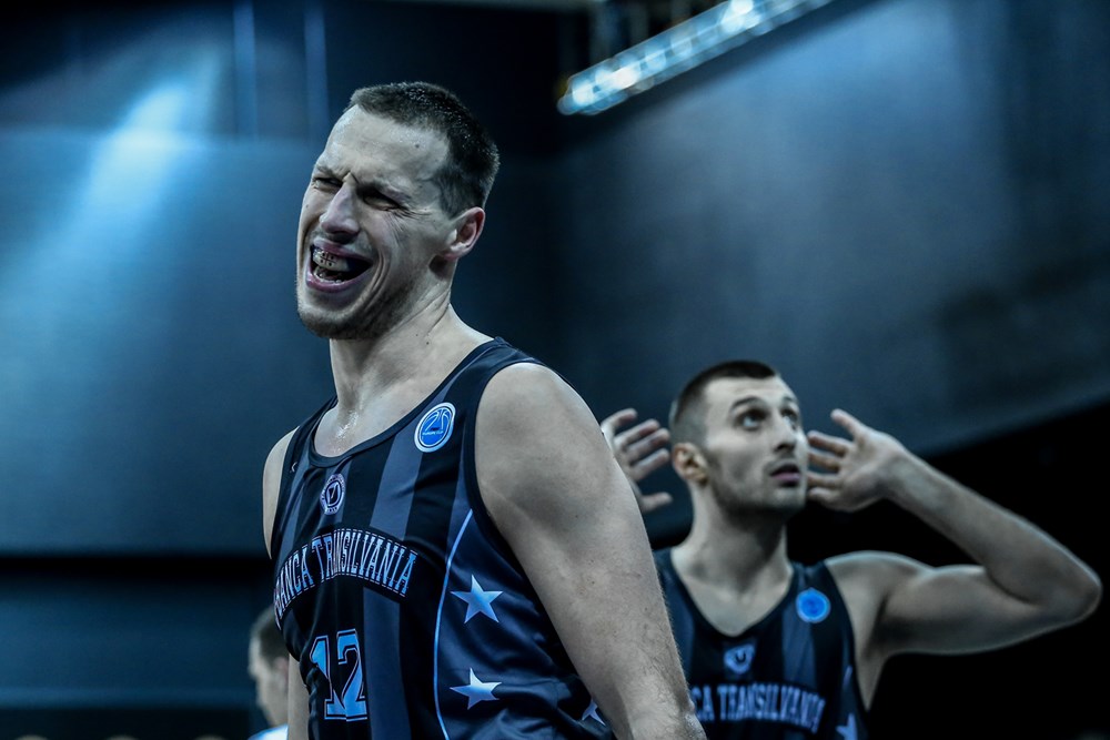 UBanca Transilvania in a crucial battle vs. TsmokiMinsk Brainbasketball