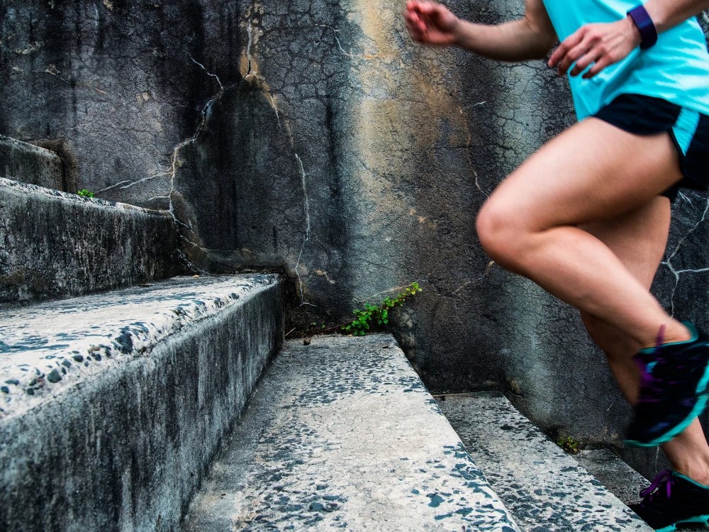 Does Fitbit Charge 5 Track Stairs? brainyhousing