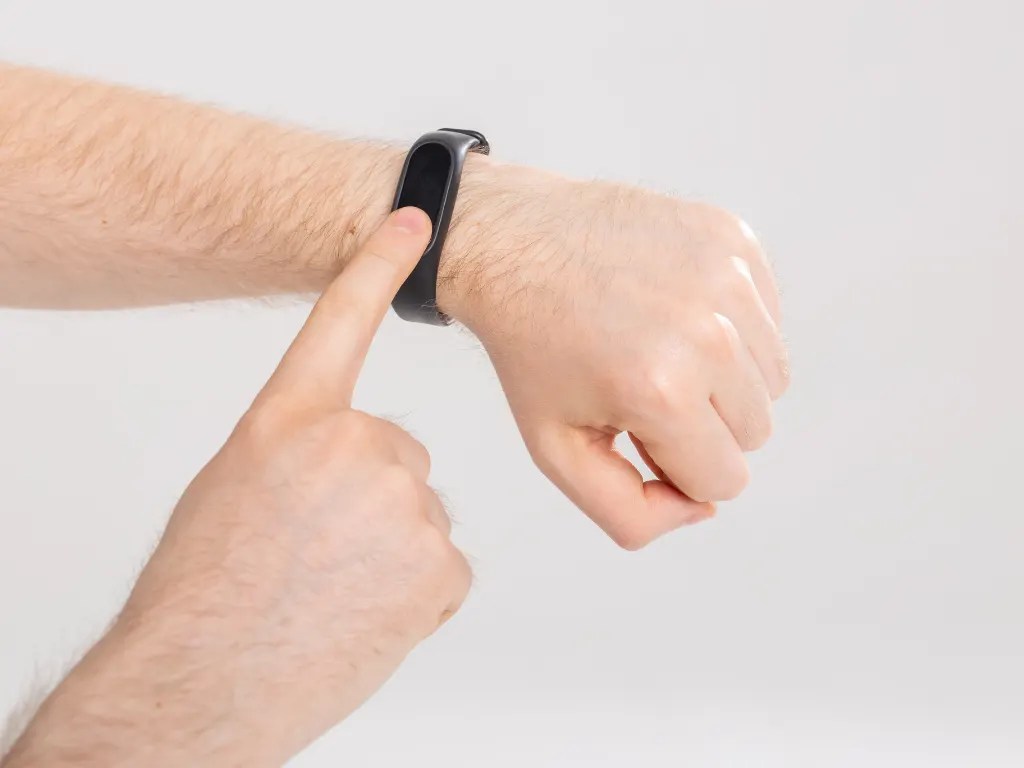 Fitbit Charge 5 Screen Not Working FIX brainyhousing