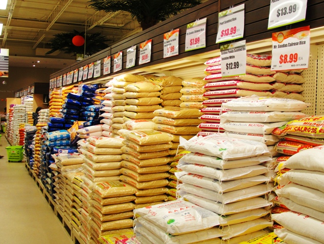 Large Rice Aisle Large Bags of Rice Canadian Grocery Store Rice jpg (665x500)