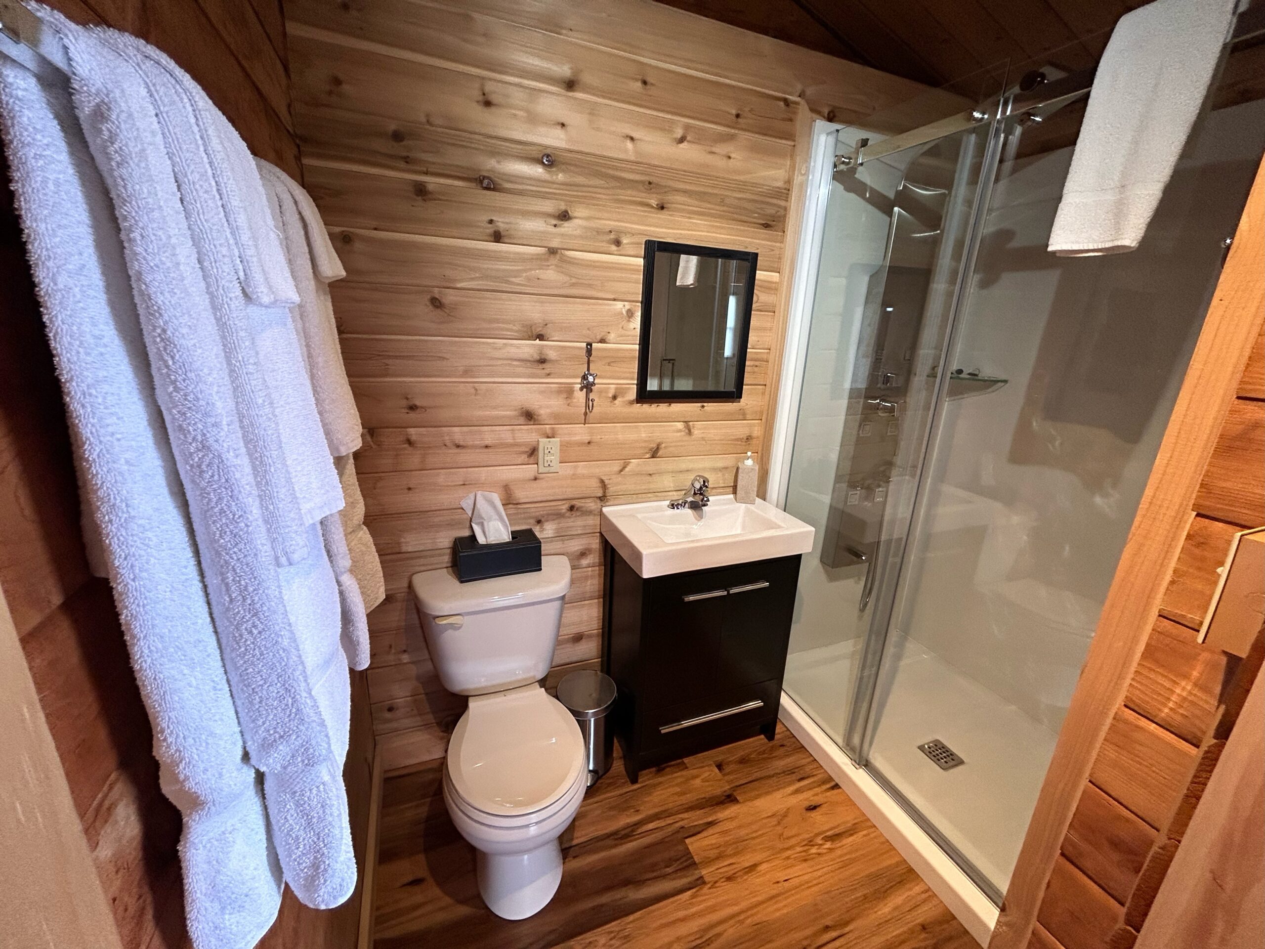 cabin bath Bras d'Or Lakes Inn