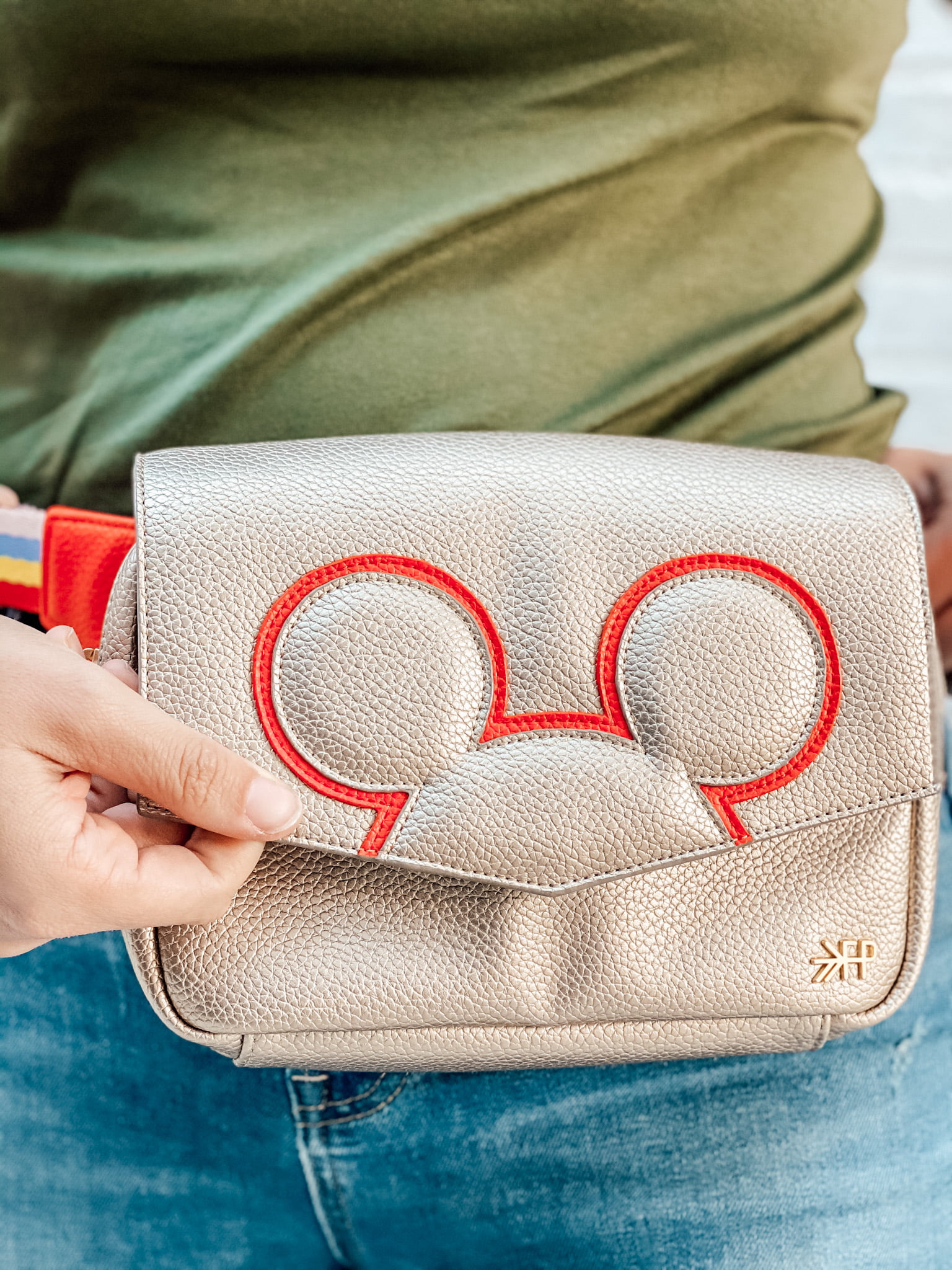 My Favorite Fanny Packs for Disney brb going to disney