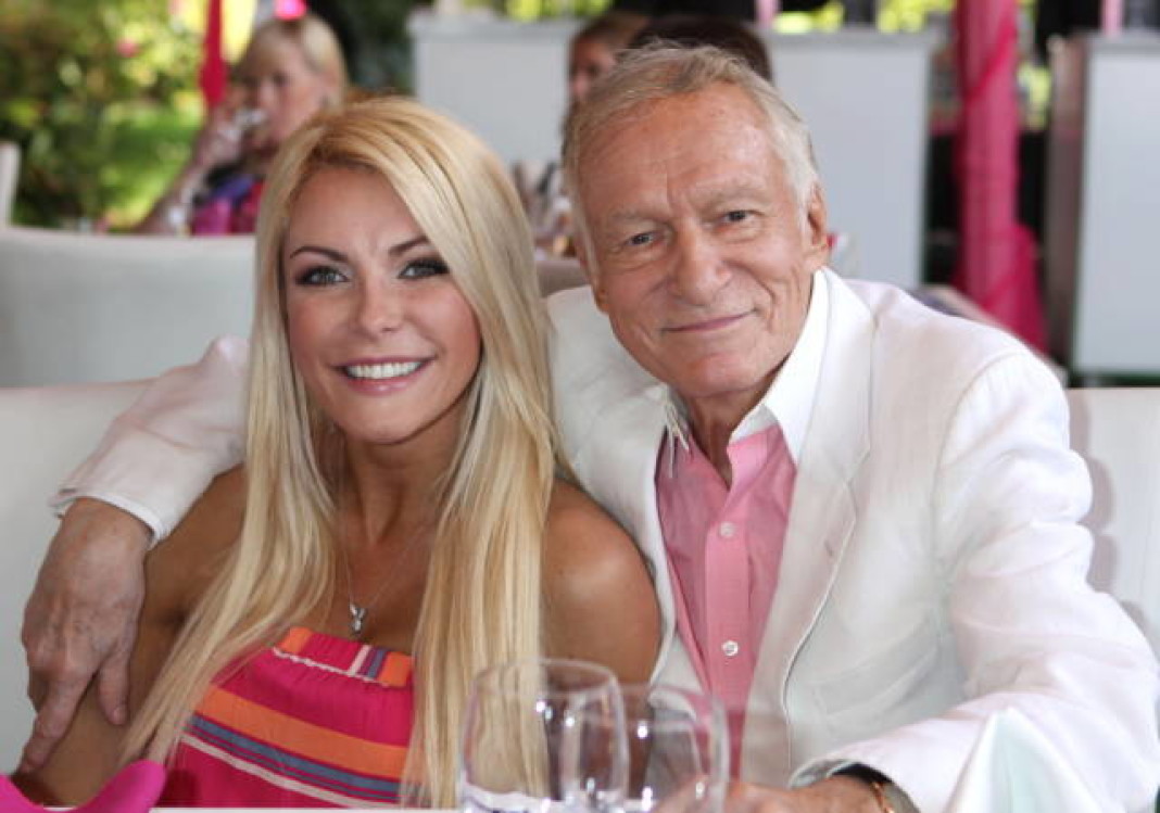 20 hommes riches et moches qui posent avec leurs superbes femmes