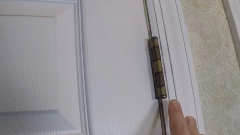 How to Lubricate Squeaky Door Hinges | DIY 5 Methods – Breaking Free