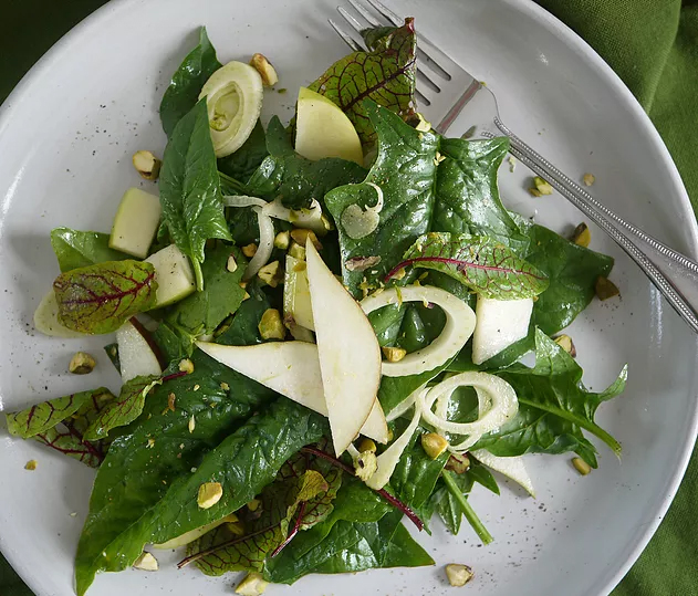 Spinach Salad with Lakeview Orchard Apples, Pears & Fennel Breaking Matzo