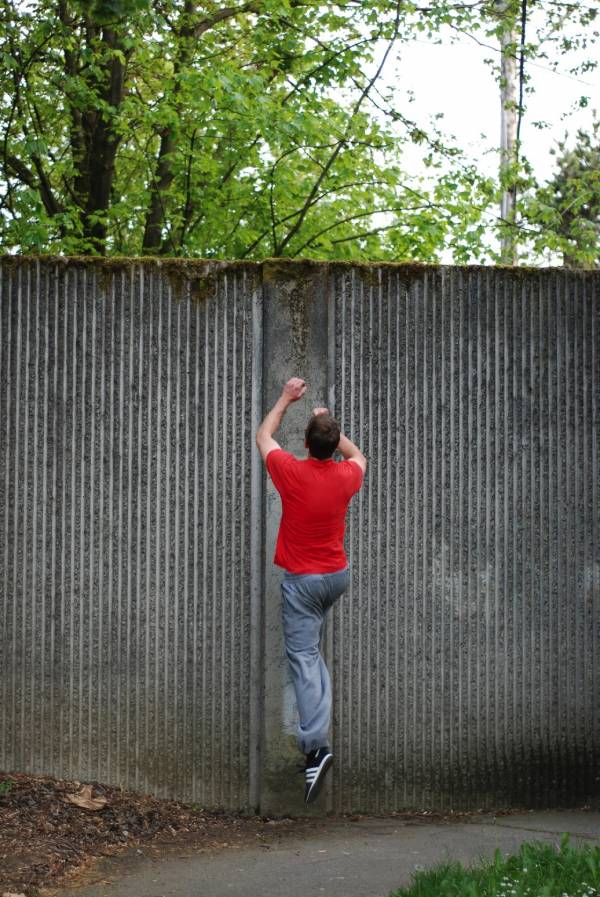 Go Run Up a Wall! How to Do a Parkour Wall Run Breaking Muscle