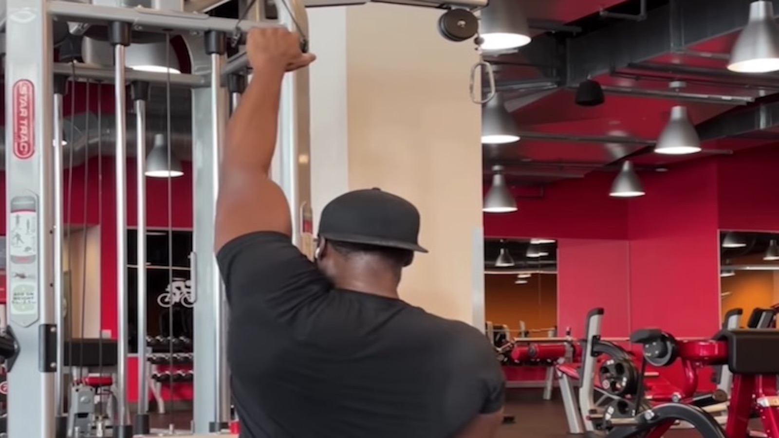How to Do the SingleArm Lat Pulldown for Back and Biceps Gains