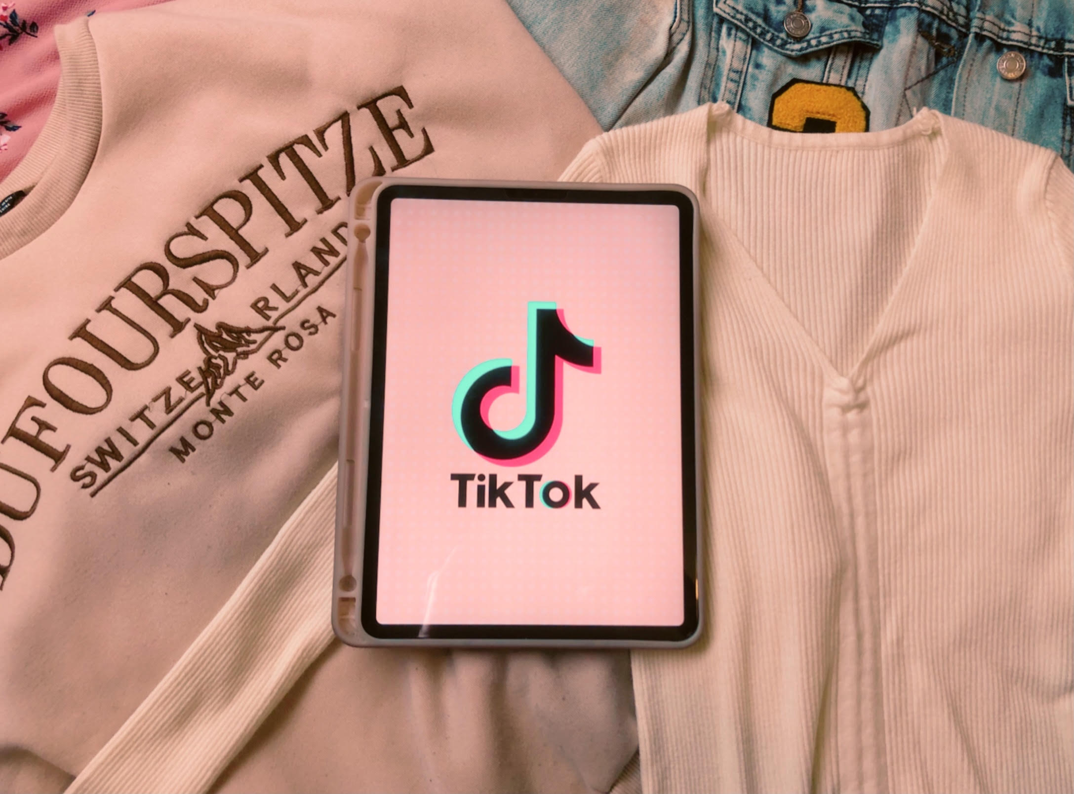 Tiktok Self discovery through online fashion Trends. Breanna Edebohls