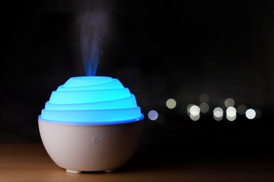 Should You Use Air Purifier and Diffuser at the Same Time?