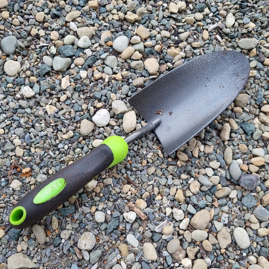 Dig Up Your Garden With These Top 8 Garden Trowels (2022) Breathing