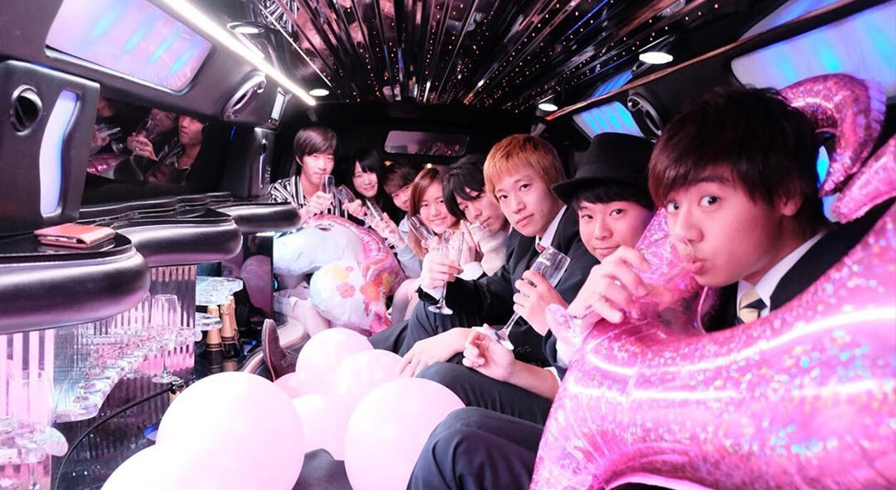 芸能人も利用多数！！大阪で今人気のリムジンをレンタルして豪華パーティーを楽しむ！！