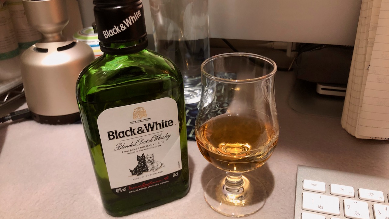 Black & White Blended Scotch Whisky[ブラック&ホワイト