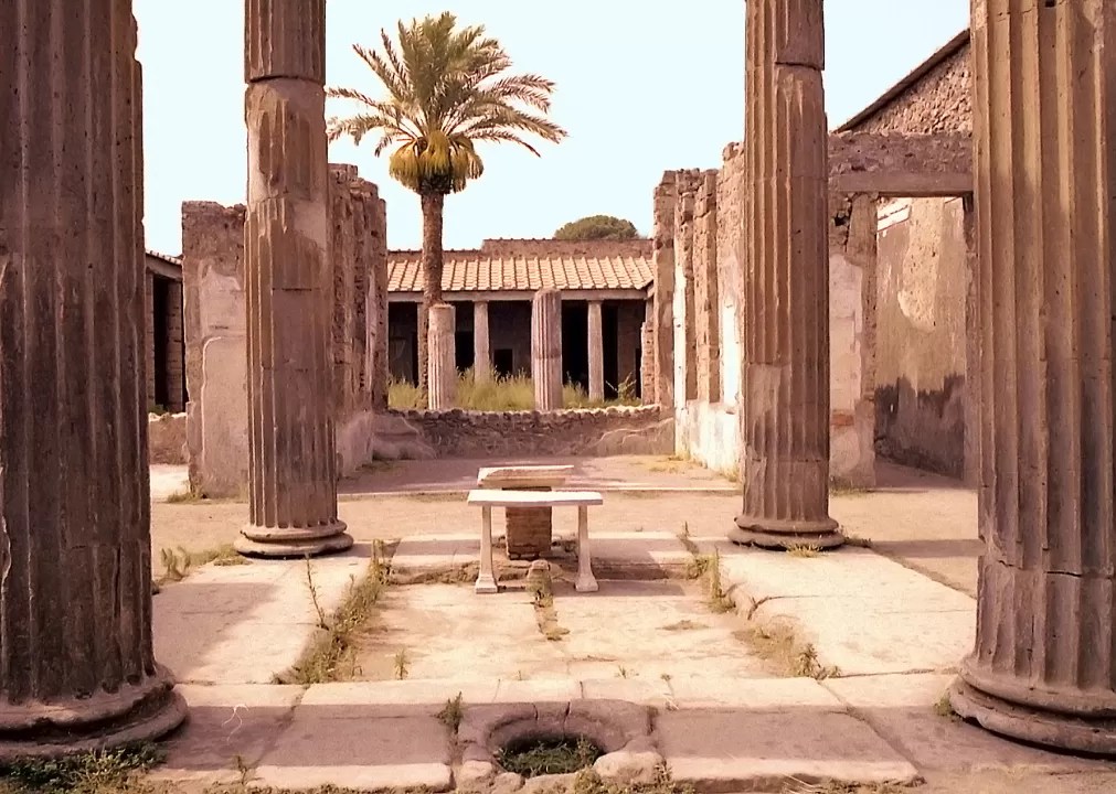 Lifestyles of the Roman Rich and Famous Houses and Villas at Pompeii