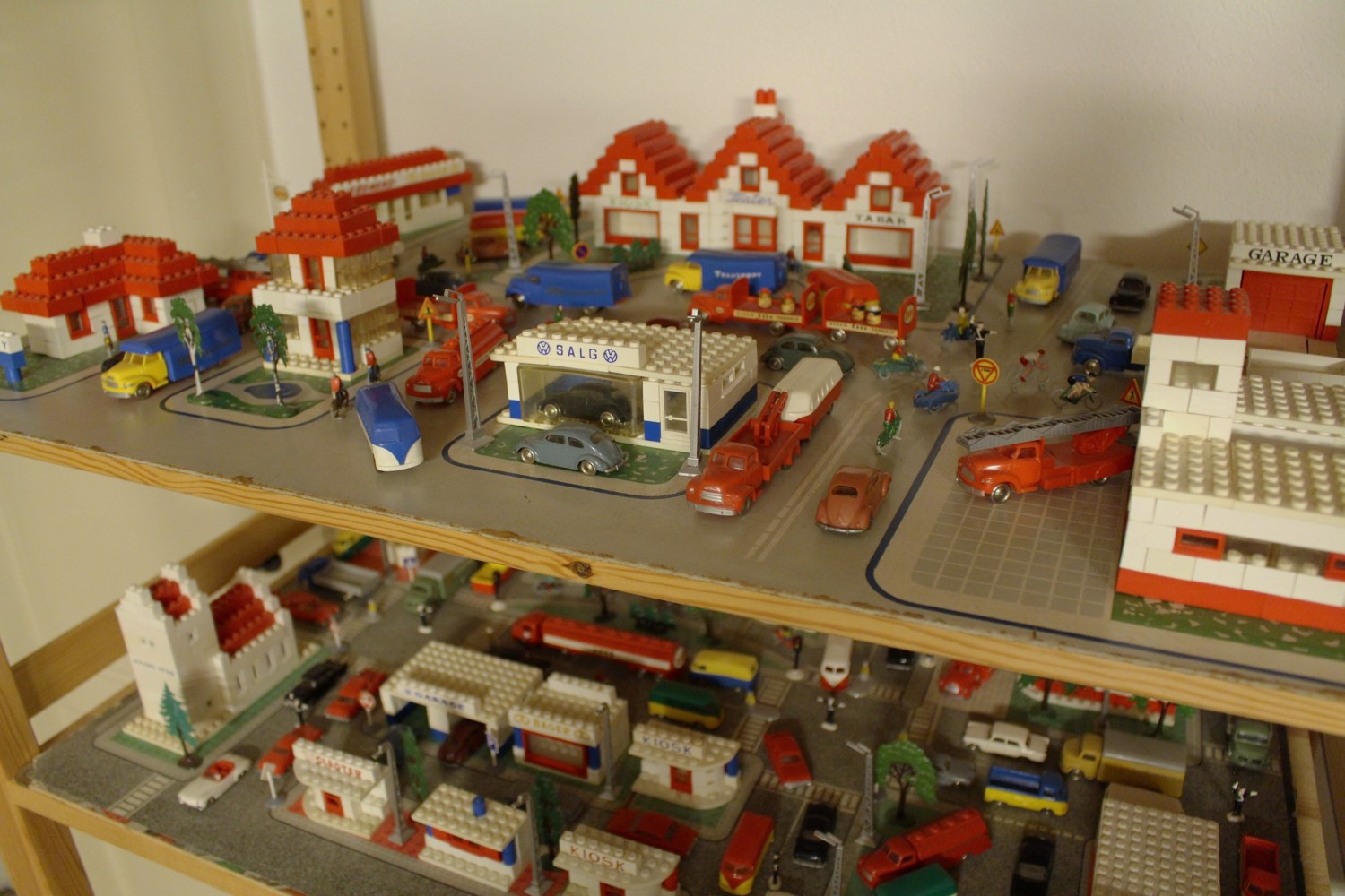 Brickshelf Gallery old_lego_100.jpg