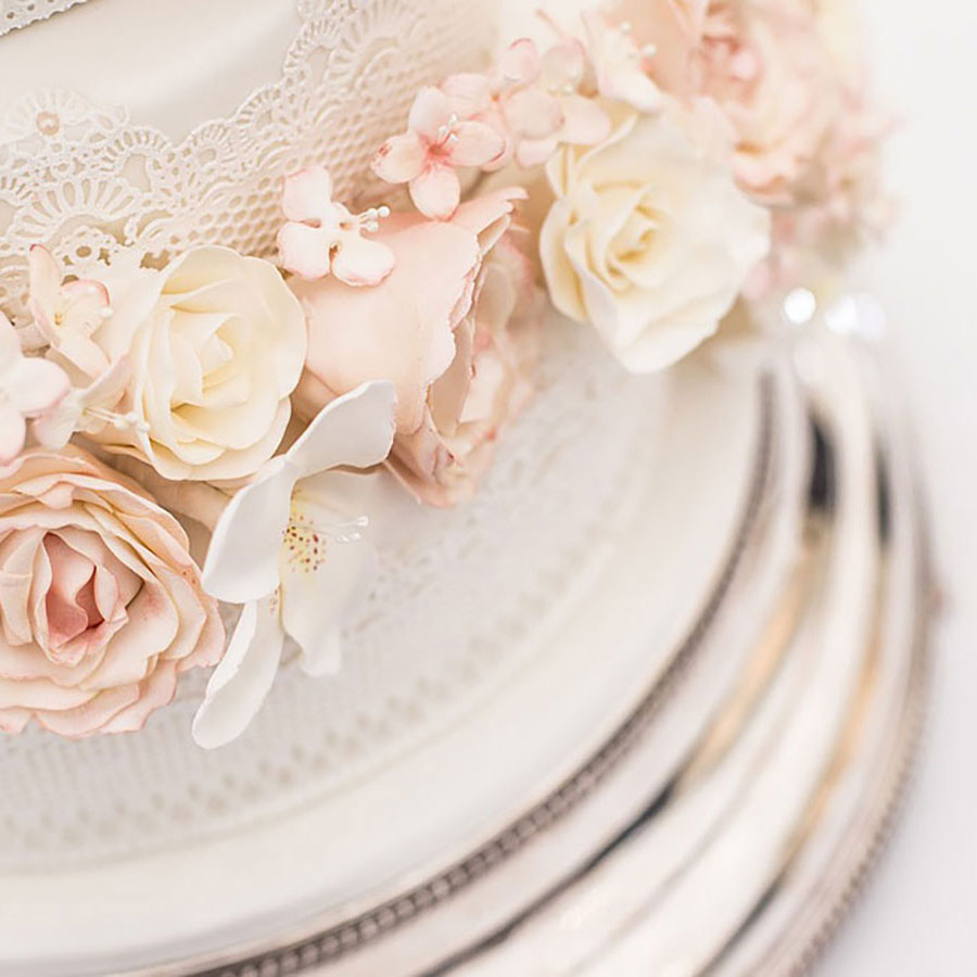 12 Best Wedding Cake Flavors in 2024 • Bridilly