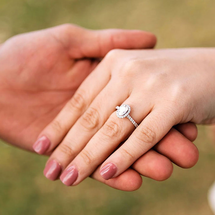 Why Are Wedding Rings Worn On The Left Hand? • Bridilly