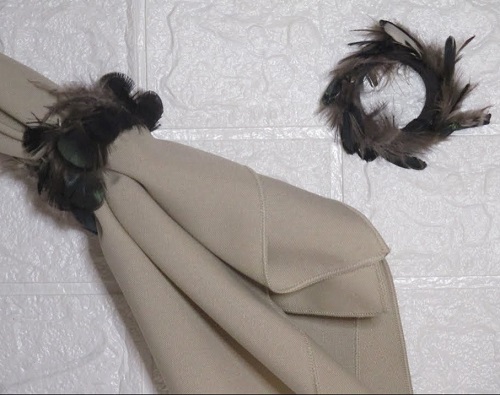 15 Awesome Turkey Feather Decoration Ideas ⋆ Bright Stuffs