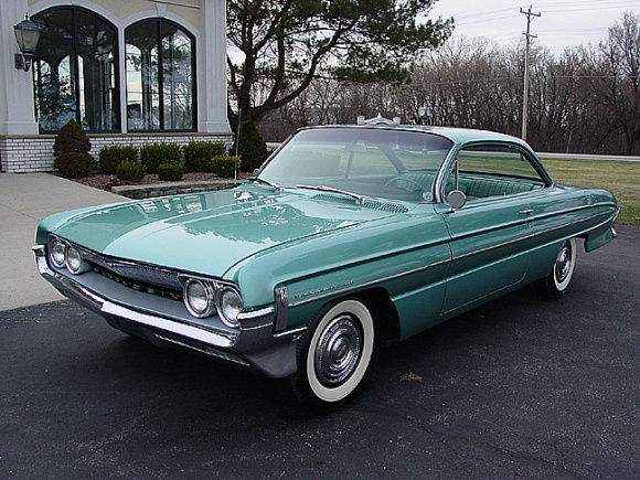 Bubble Top Beauty 1961 Oldsmobile Dynamic 88 Holiday Coupe Bring a