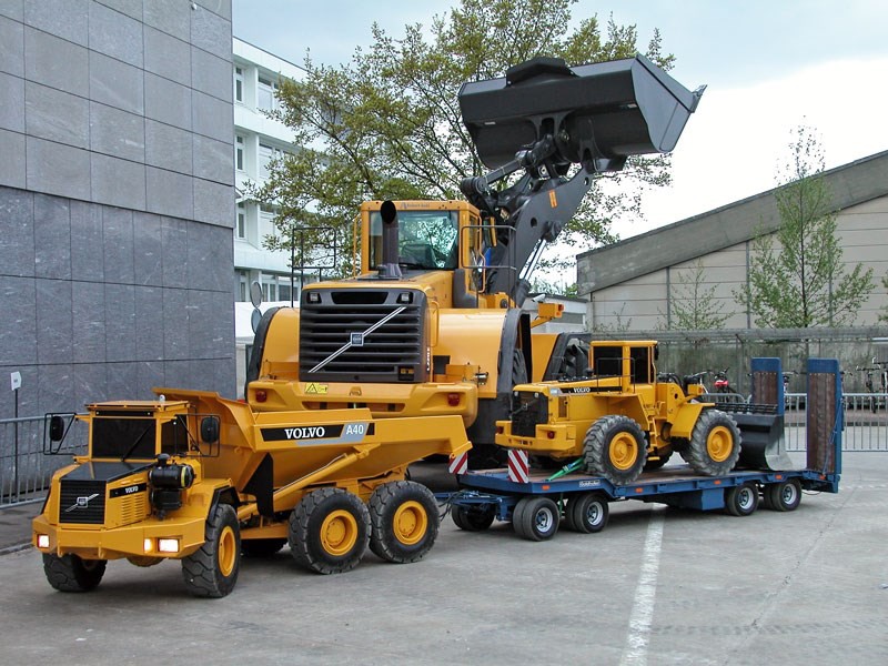 Giant scale RC construction equipment *pics and video*