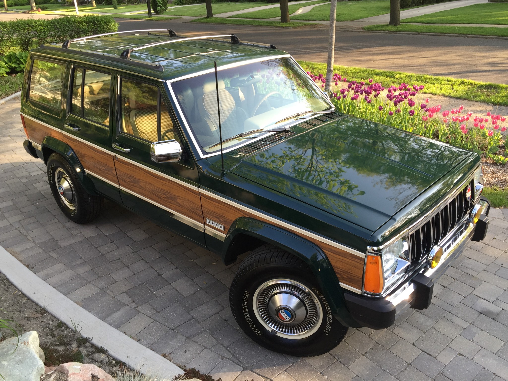 1992 Jeep Cherokee Briarwood for sale on BaT Auctions sold for